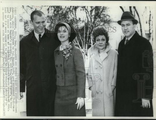 1965 Wire Photo Johnson & Nugent visits Nugent's parents on Christmas Eve - Historic Images