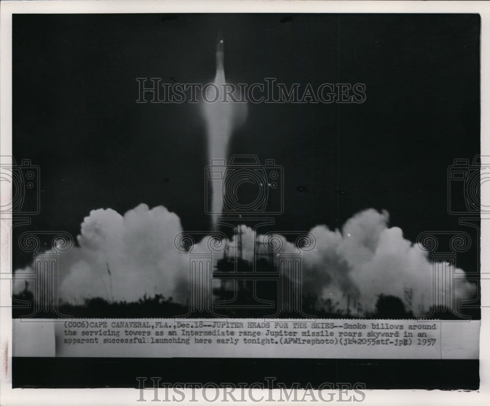 1957 Press Photo Successful launching of Jupiter through the sky - Historic Images