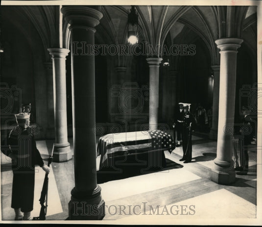 1969 Press Photo Flag - draped casket of Eisenhower surrounded with honor guard - Historic Images