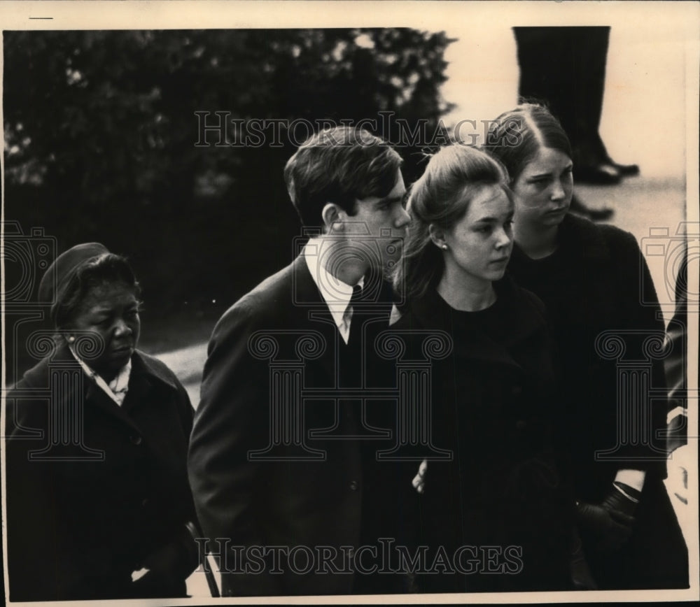 1969 Press Photo Eisenhower&#39;s family on his funeral at National Cathedral - Historic Images