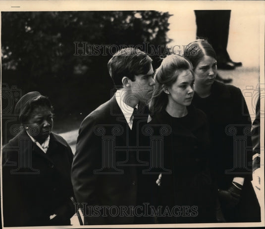 1969 Press Photo Eisenhower's family on his funeral at National Cathedral - Historic Images