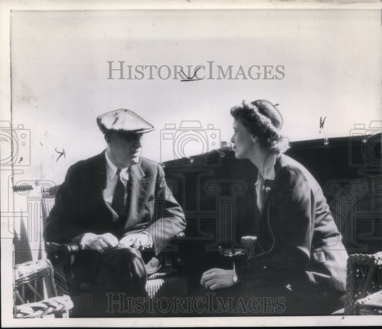 1945 Press Photo Pres. Roosevelt chats with Boettiger in warship at Malta. - Historic Images