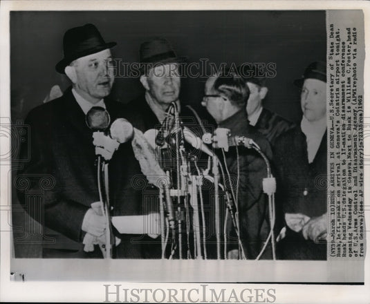 1962 Wire Photo Rusk speaks on arrival at Geneva's Cointrin airport - cvw14346 - Historic Images
