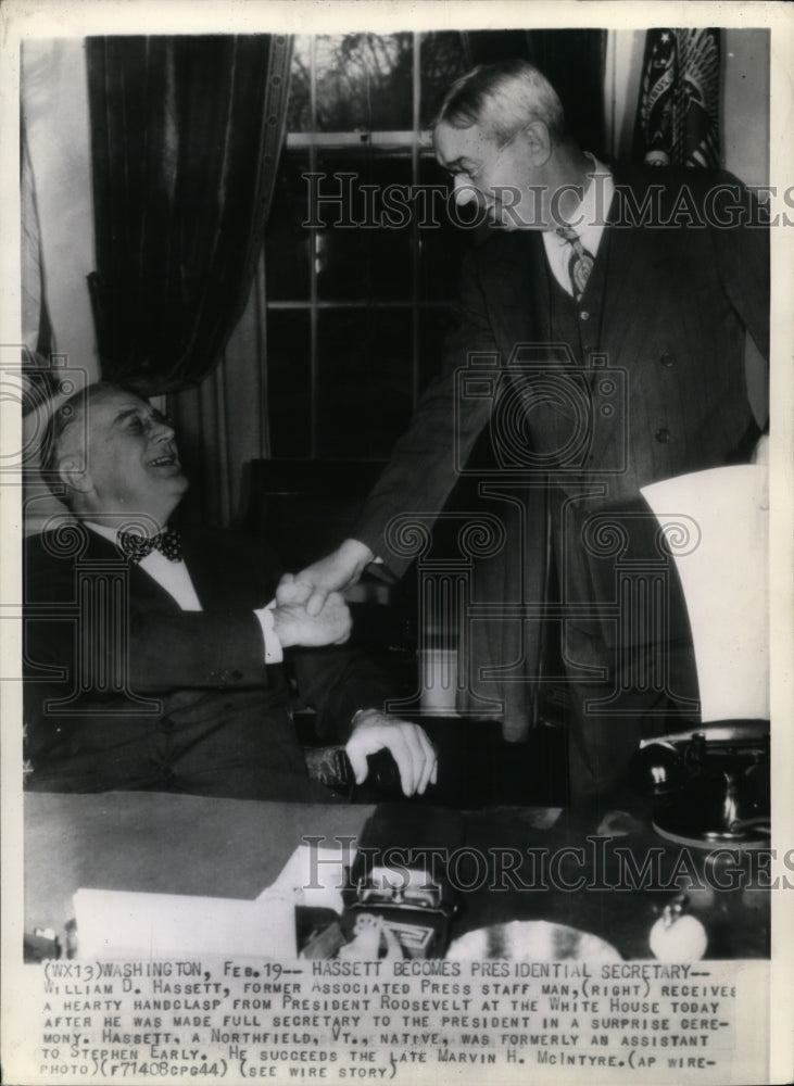 1944 Press Photo Pres.Roosevelt congratulated W.D.Hasset, Presidential Secretary-Historic Images