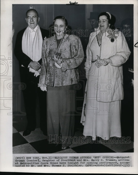 1946 Press Photo Margaret Truman, Mr. & Mrs. Thomas J. Strickler Arrive at Opera - Historic Images