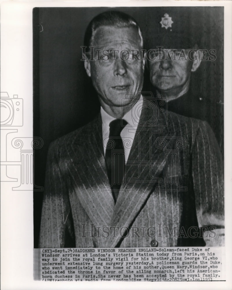 1951 Press Photo The sad Duke of Windsor arrives at London&#39;s Victoria Station - Historic Images