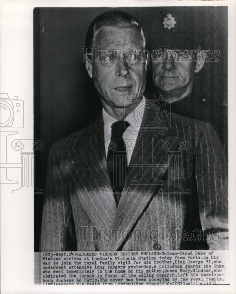 1951 Press Photo The sad Duke of Windsor arrives at London's Victoria Station - Historic Images