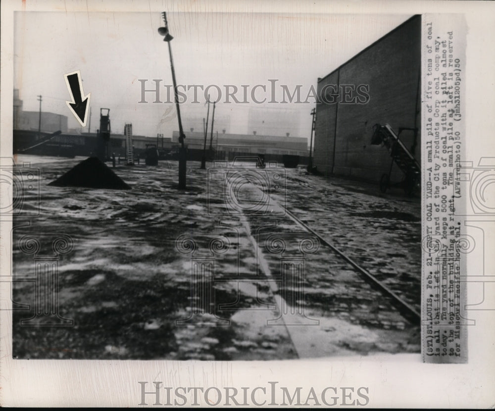 1950 Press Photo Five tons of coal is all that is left in the yard of Coal Co. - Historic Images