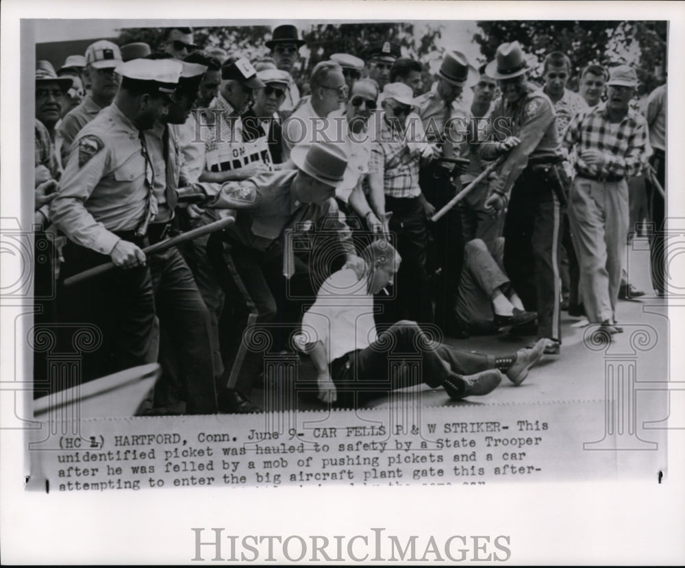 1961 Press Photo Striker being helped out by a State Trooper at the picket area- Historic Images