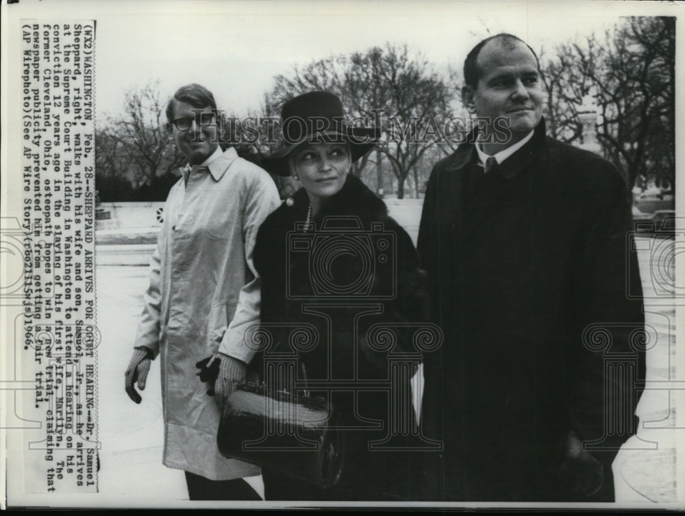1966 Press Photo Dr. Samuel Sheppard with his family in Washington Supreme Court - Historic Images