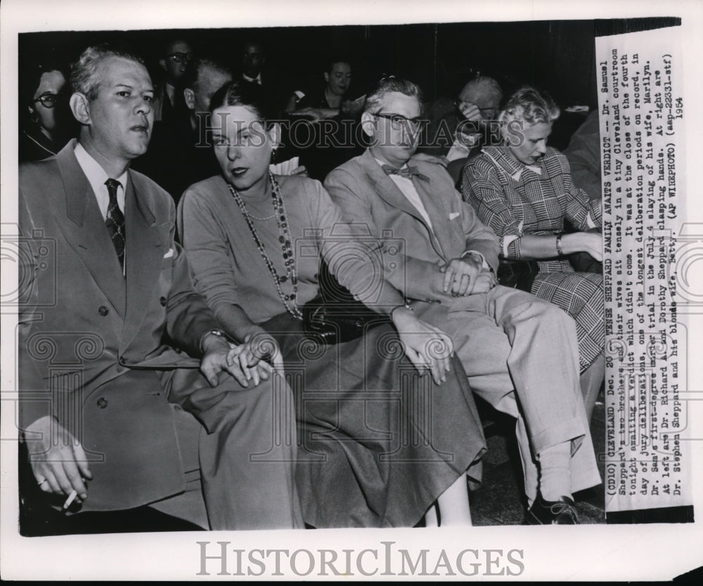 1954 Press Photo Dr Samuel's Brothers and wives at his murder trial in Cleveland-Historic Images