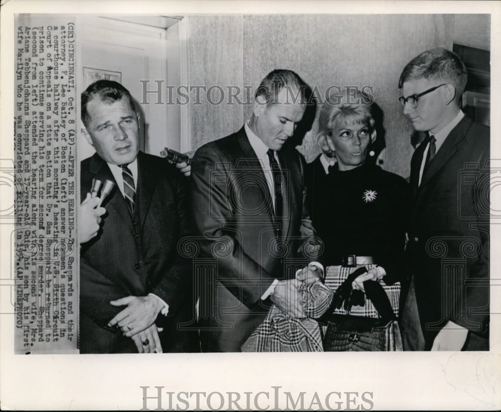 1954 Press Photo The Sheppards and attorney F. Lee Bailey in the courthouse - Historic Images