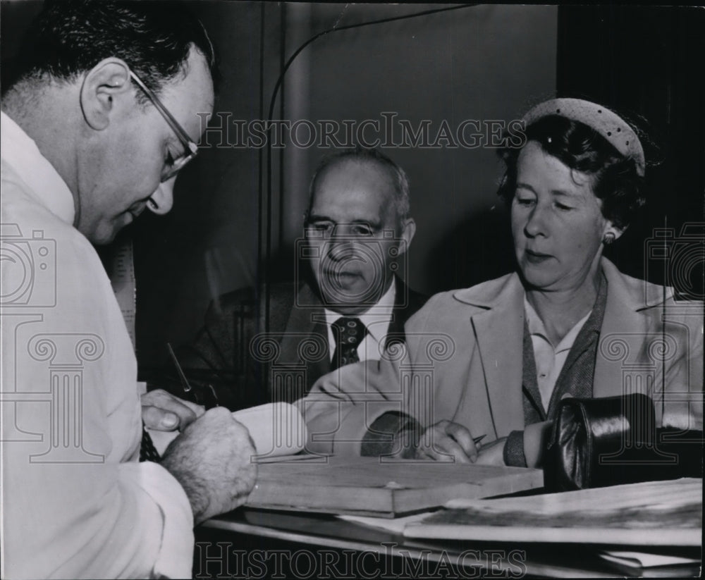 1954 Press Photo Mrs.Maria S.White 4th juror ousted from the murder trial - Historic Images