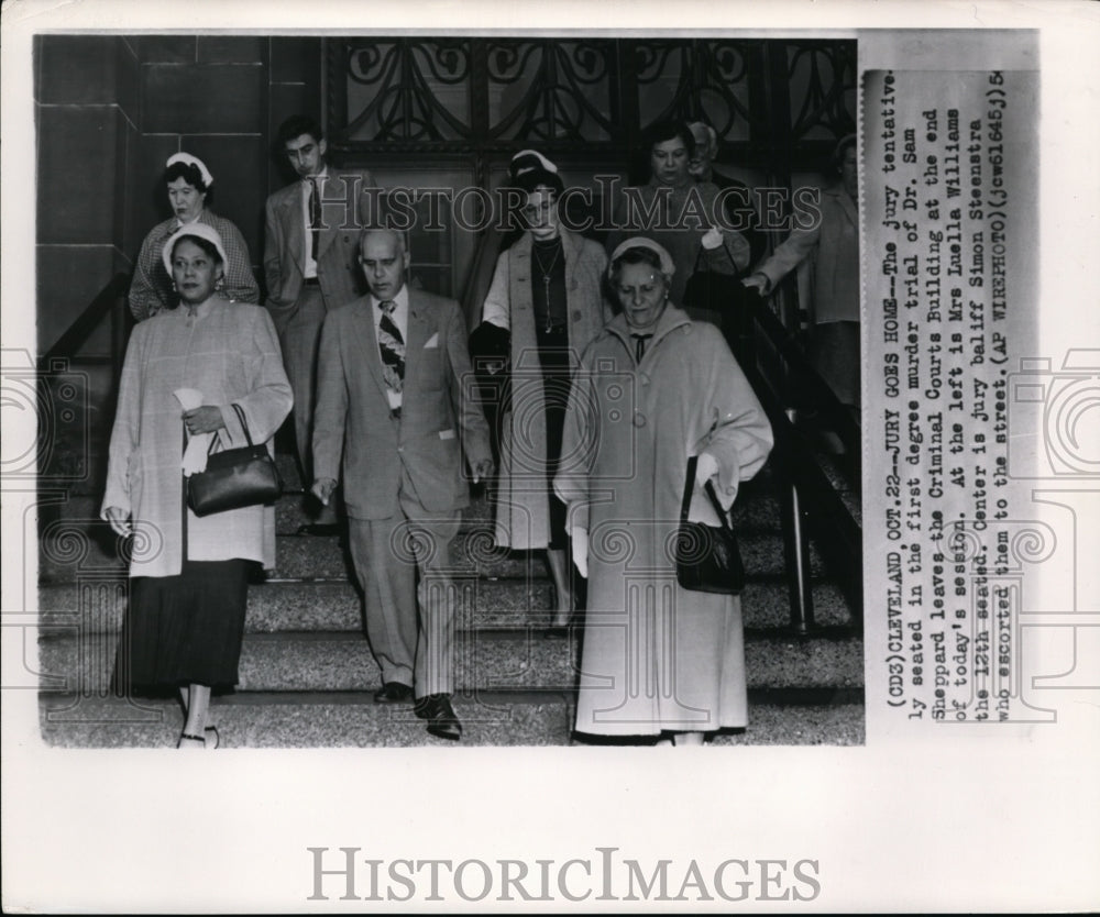 1954 Press Photo Baliff Simon Steenstra escorted the other members of the jury - Historic Images
