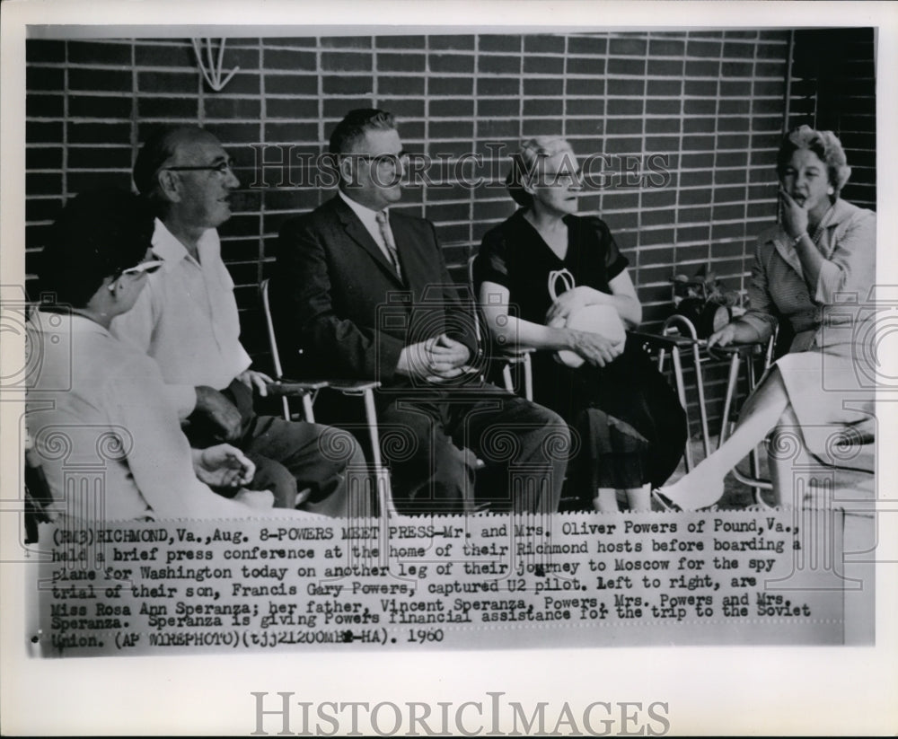 1960 Press Photo Mrs. Powers & Mrs. Speranza together with the press at Richmond - Historic Images