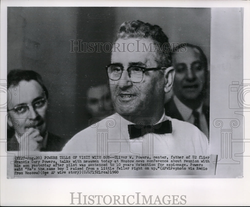 1962 Press Photo Mr. Oliver Powers talked with Moscow's newsmen,talked about son - Historic Images