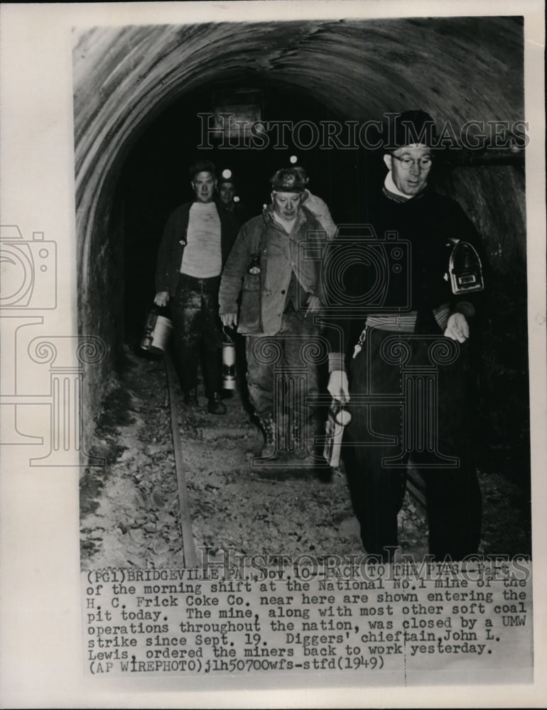 1949 Press Photo HC Frick Coke Co miners entering the pit - Historic Images