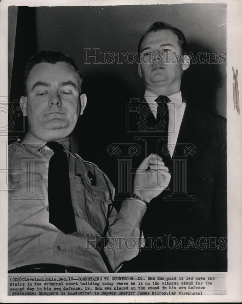 1954 Press Photo Dr.Sam Sheppard is led down the stairs in court buildiing - Historic Images