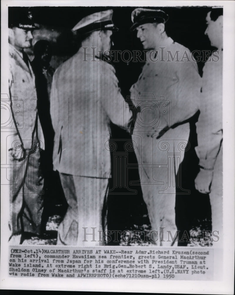 1950 Press Photo Richard Kruzen greets Gen. MacArthur on arrival from Japan.-Historic Images