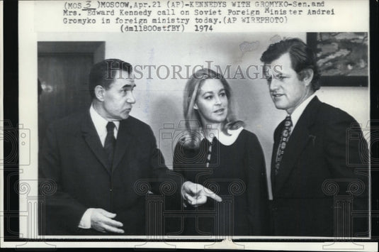 1974 Press Photo Sen Edward Kennedy at the foreign ministry - cvw15675- Historic Images
