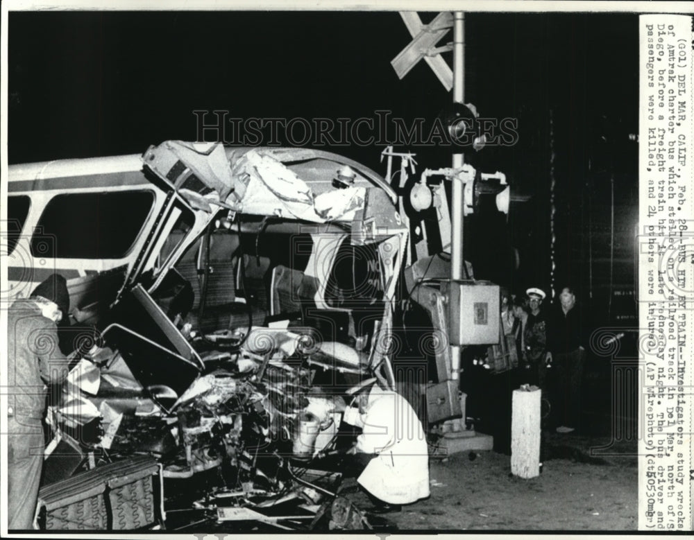 1974 Press Photo Bus hit by a train-Del Mar, California - cvw15802 - Historic Images
