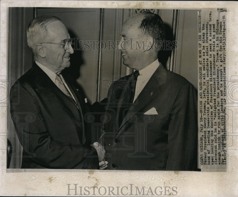 1956 Press Photo Former Pres Truman shake hands with candidate Adlai Stevenson-Historic Images