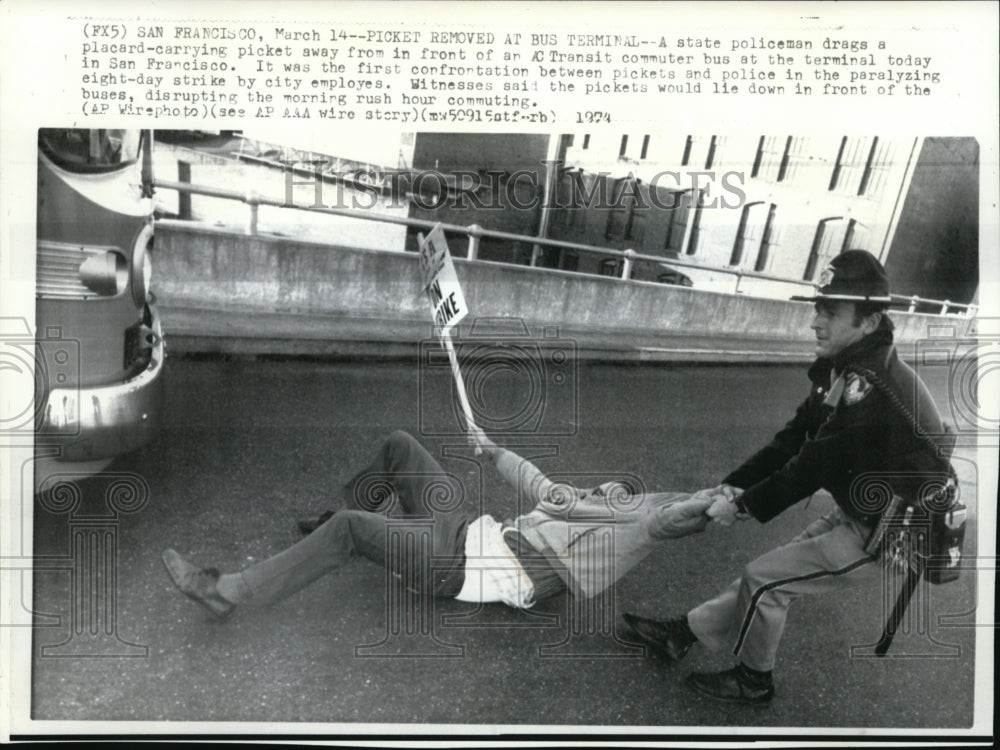 1974 Press Photo Picket removed at AC Transit Bus Terminal - cvw15980 - Historic Images