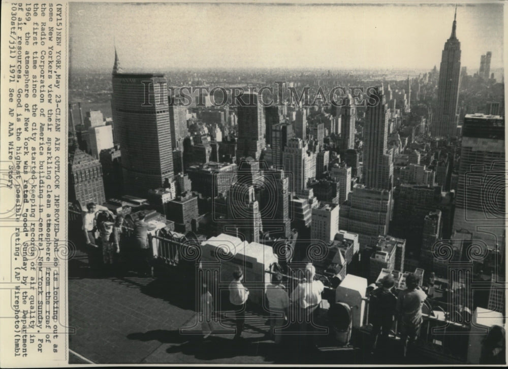 1971 Press Photo New York&#39; City-Clean air outlook improved - cvw16172 - Historic Images