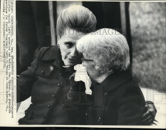 1973 Press Photo Margaret Clifton Daniel with her mother at Pres Truman funeral - Historic Images