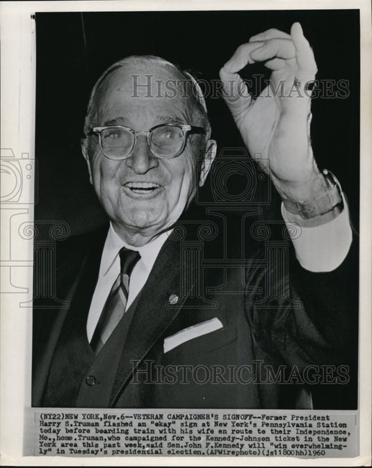 1960 Press Photo Former President Harry Truman says okay at Pennsylvania Station - Historic Images
