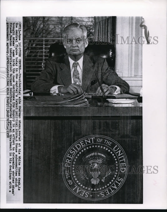 1958 Press Photo Presidential aide Sherman Adams-center of Goldfine controversy-Historic Images