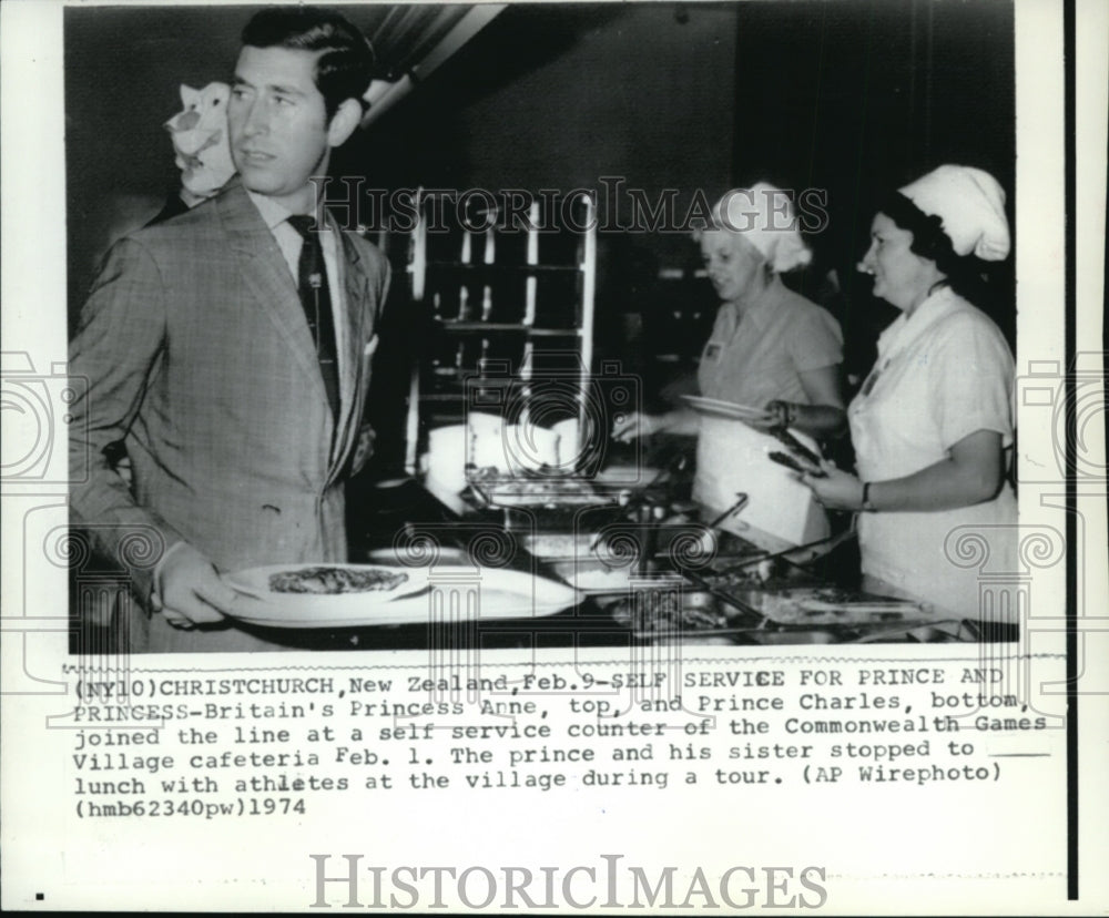 1974 Press Photo Prince Charles joined a line for his lunch at the cafeteria-Historic Images