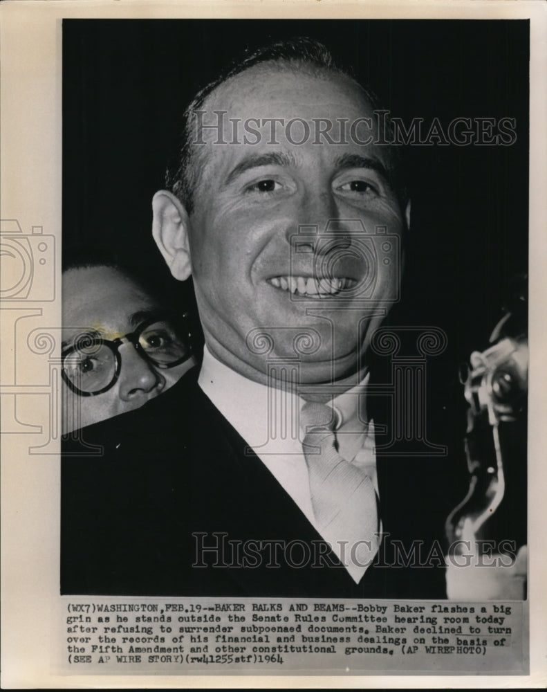 1964 Press Photo Bobby Baker refused to surrender documents outside hearing room-Historic Images