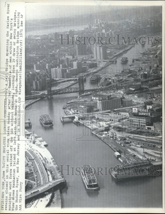 1971 Press Photo Harlem River Bridge in New York Closed By the Striking Worker- Historic Images