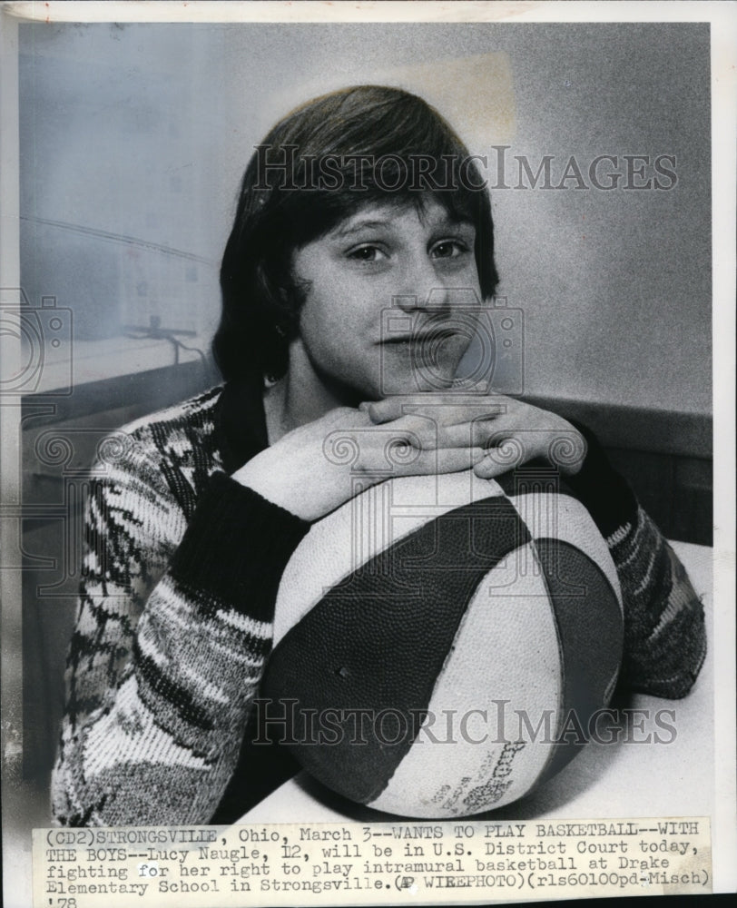 1978 Press Photo Lucy Naugle Fights for Right to Play Basketball at Drake School-Historic Images