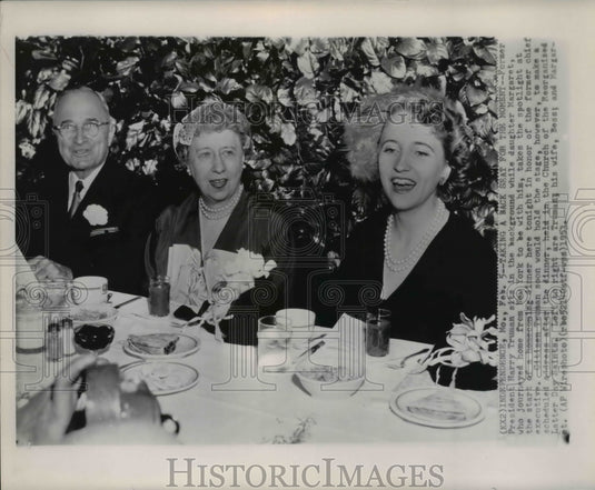 1953 Press Photo Former President Harry Truman and family at homecoming dinner-Historic Images