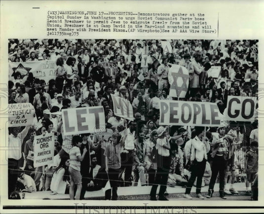 1973 Press Photo Demonstrators Gather with a Message for Brezhnev. - cvw17563 - Historic Images