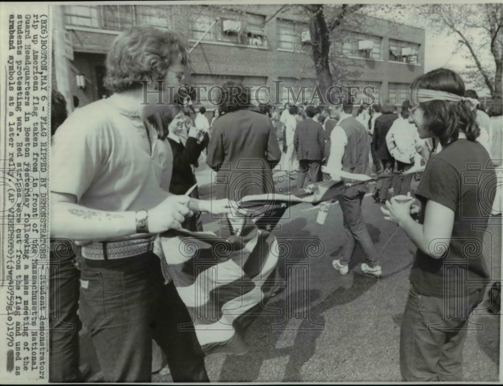 1970 Press Photo Flag ripped by demonstrators at Massachusetts National Guard - Historic Images