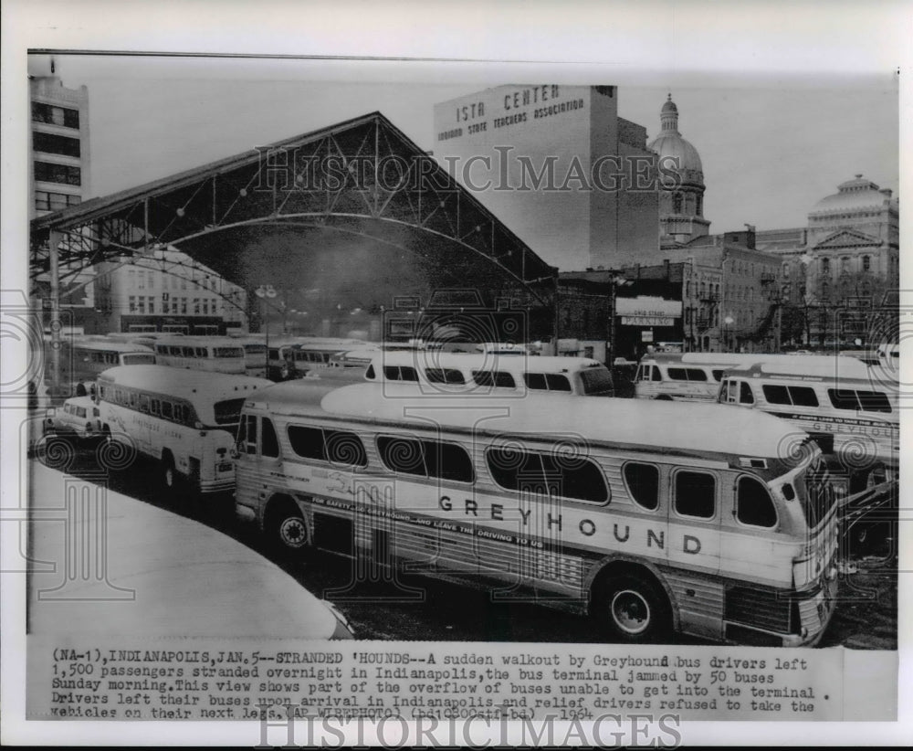 1954 Press Photo Greyhound terminal in Indianapolis where workers are striking - Historic Images