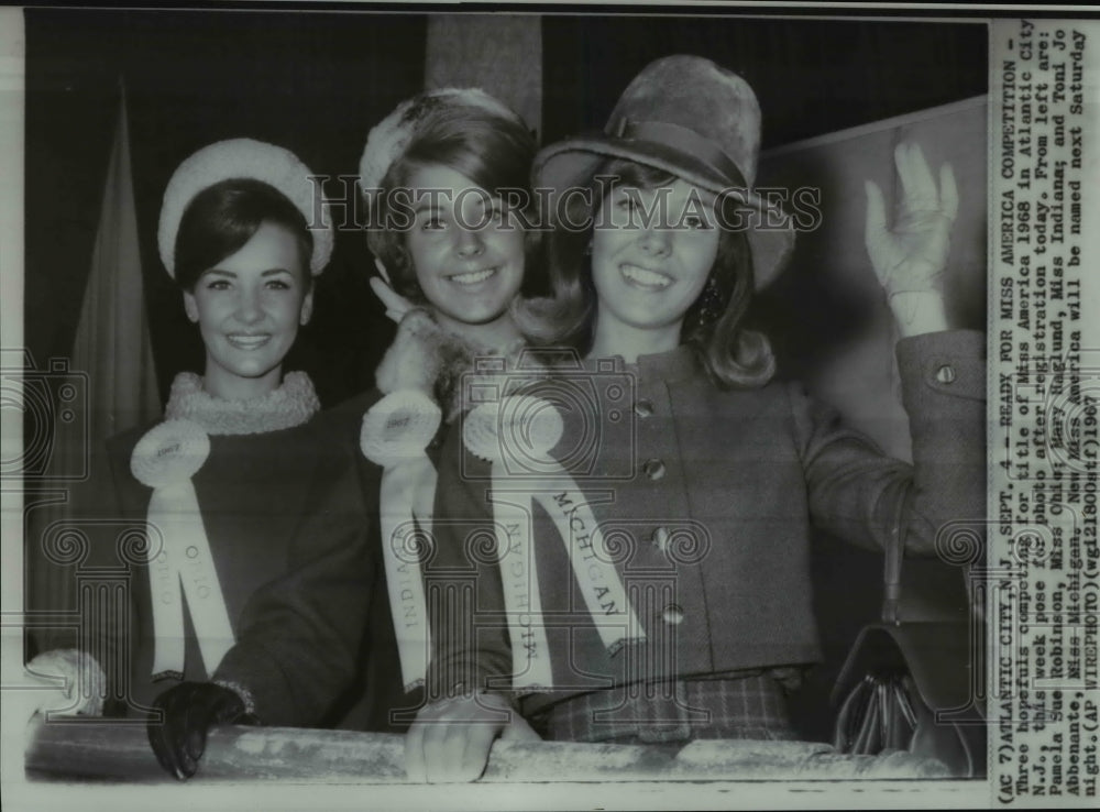 1967 Press Photo Three hopefuls are ready for the Miss America Pageant-Historic Images