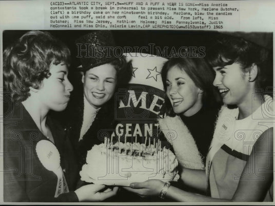 1965 Press Photo Marlene Butcher, Miss America finalist, enjoys birthday cake - Historic Images