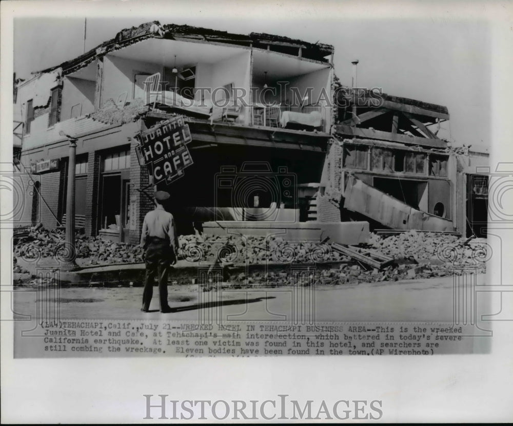 1952 Press Photo Wrecked Hotel in Tehachapi Business area - cvw17924 - Historic Images