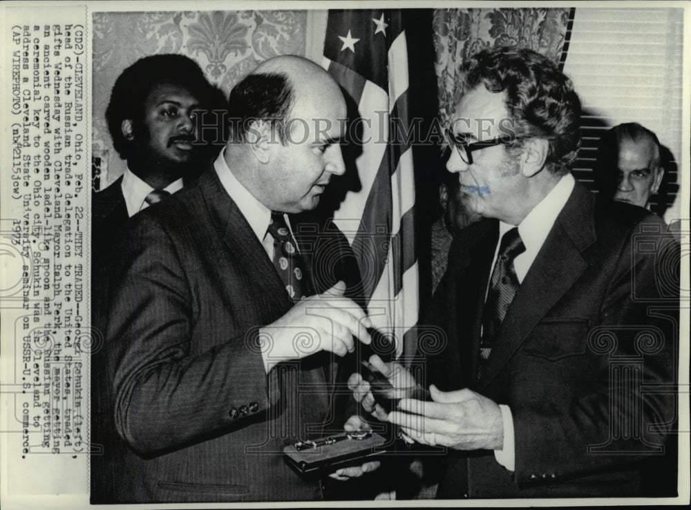 1973 Russian Trade&#39;s Georgi Schukin &amp; Cleveland Mayor Ralph Perk - Historic Images