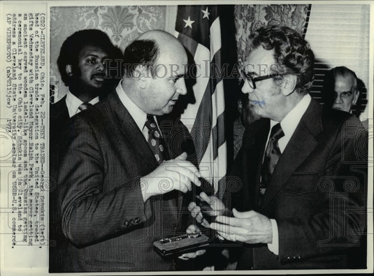 1973 Russian Trade's Georgi Schukin & Cleveland Mayor Ralph Perk - Historic Images