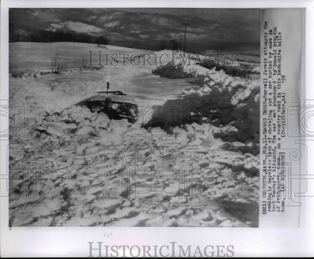 1958 Press Photo Russell Jarvis attempts seemingly hopeless task of shoveling-Historic Images