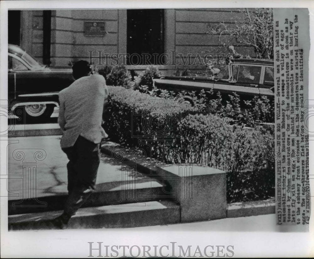 1962 Press Photo A demonstrator throwing eggs to people going to the embassy- Historic Images