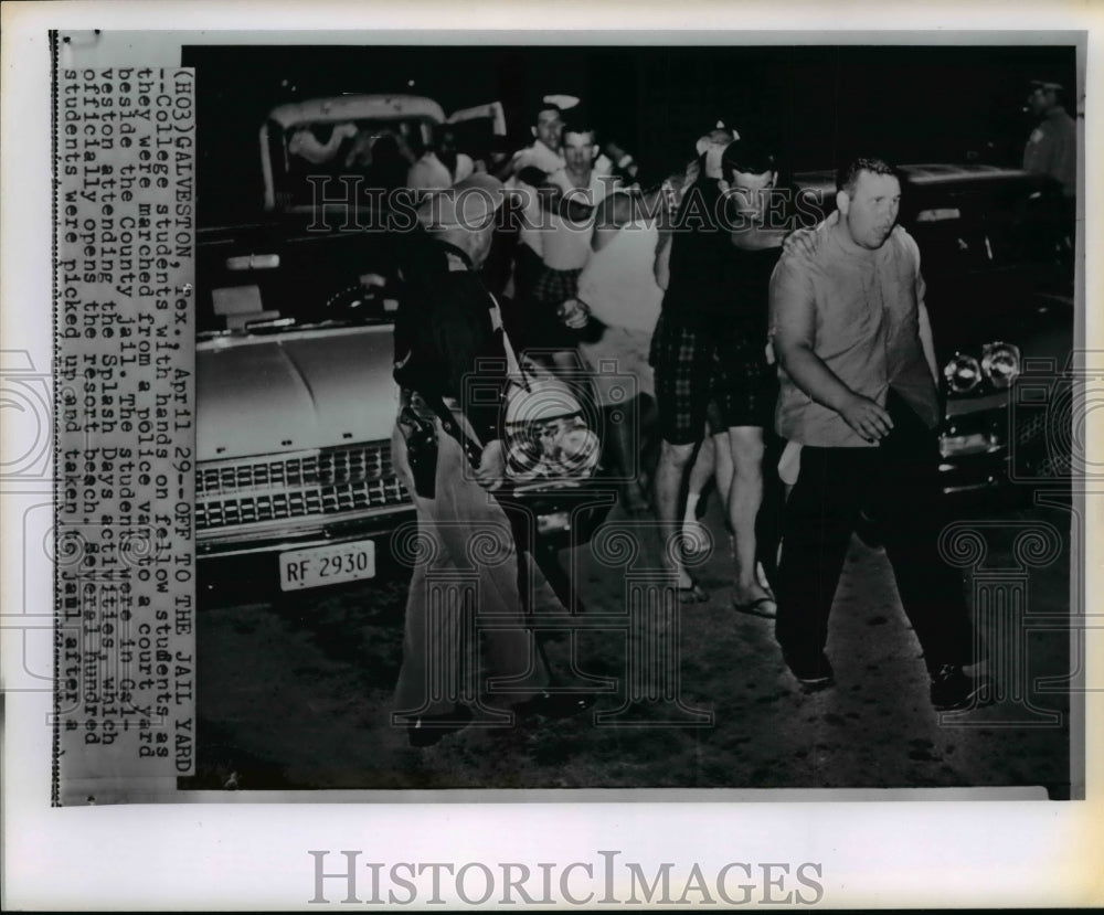 1961 Press Photo College Students off to Jail Yard - cvw18155 - Historic Images