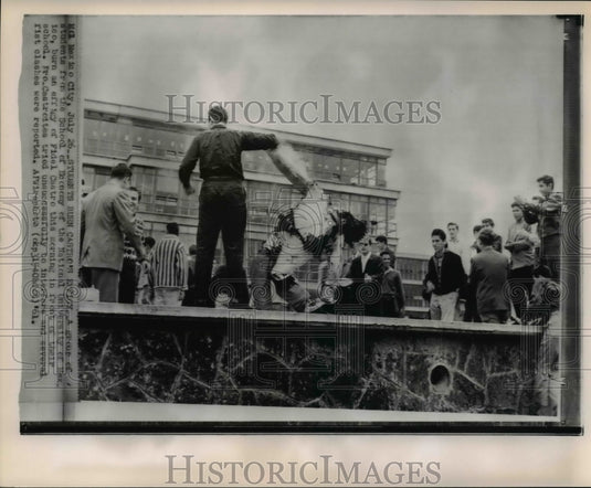 1961 Press Photo Students Burn Castro's Effigy. - cvw18165 - Historic Images