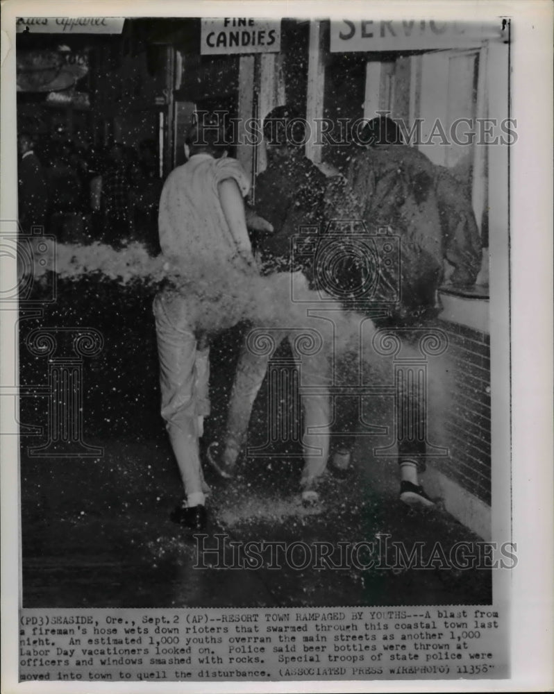 1962 Press Photo Firemen wet down Youth rioters as they made a disturbance - Historic Images