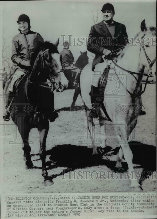 1970 Press Photo Mrs. Jacqueline Onassis rides alongside Franklin Roosevelt Jr. - Historic Images